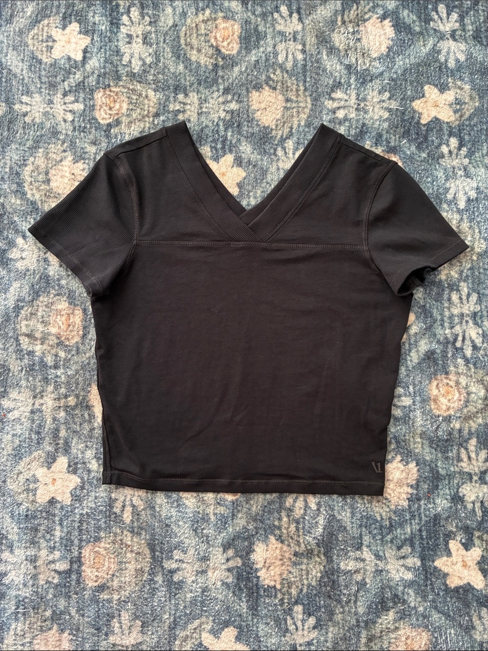 Vuori Short Sleeve Tuvalu Double V Neck Black